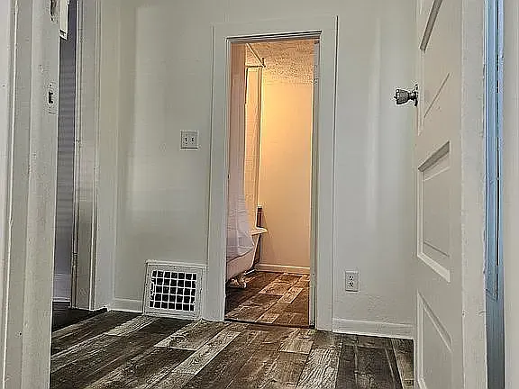 1027 Charleston St — Photo 16