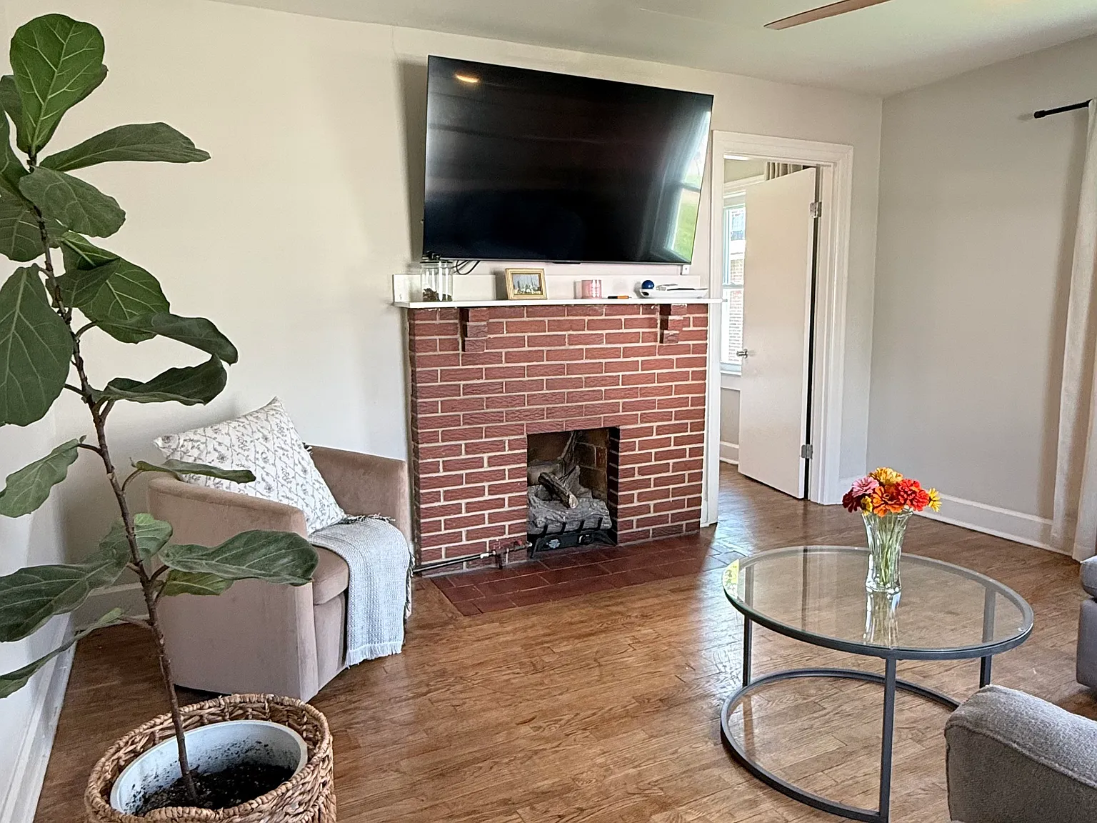 2 bed, 800 sqft, $1,000 — Photo 2