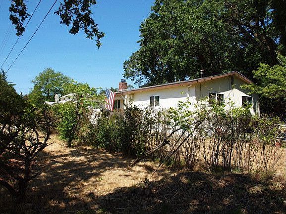2nd image of 955 Laurel Ave
