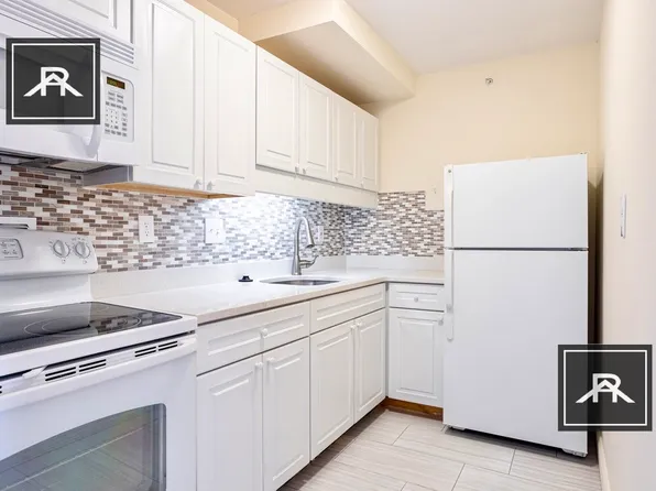 103 Monmouth St, Brookline, MA