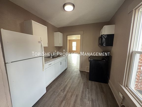 3rd image of 241 E 24th St