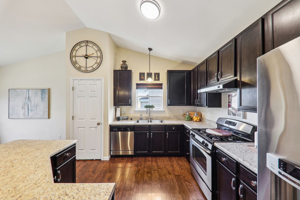 5211 Sunflower Dr-017.jpg