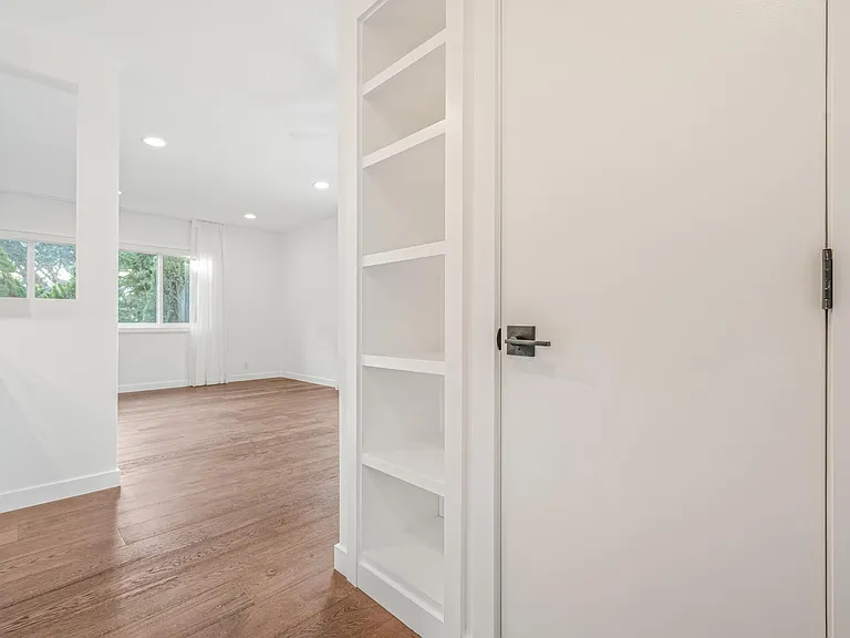 305 Strand St #B — Photo 17