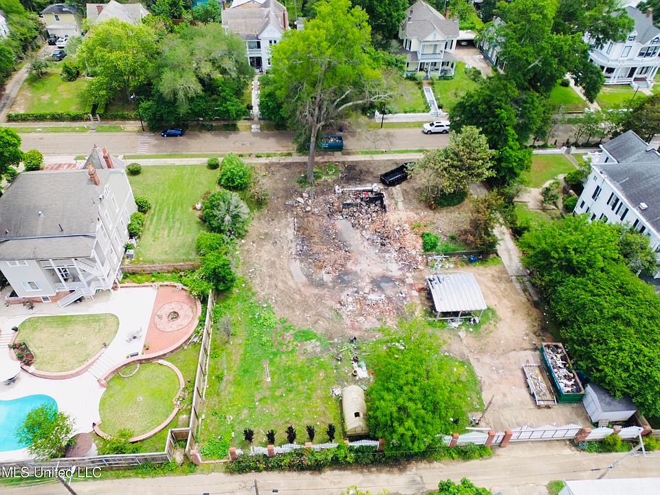 2nd image of 210 Linton Ave