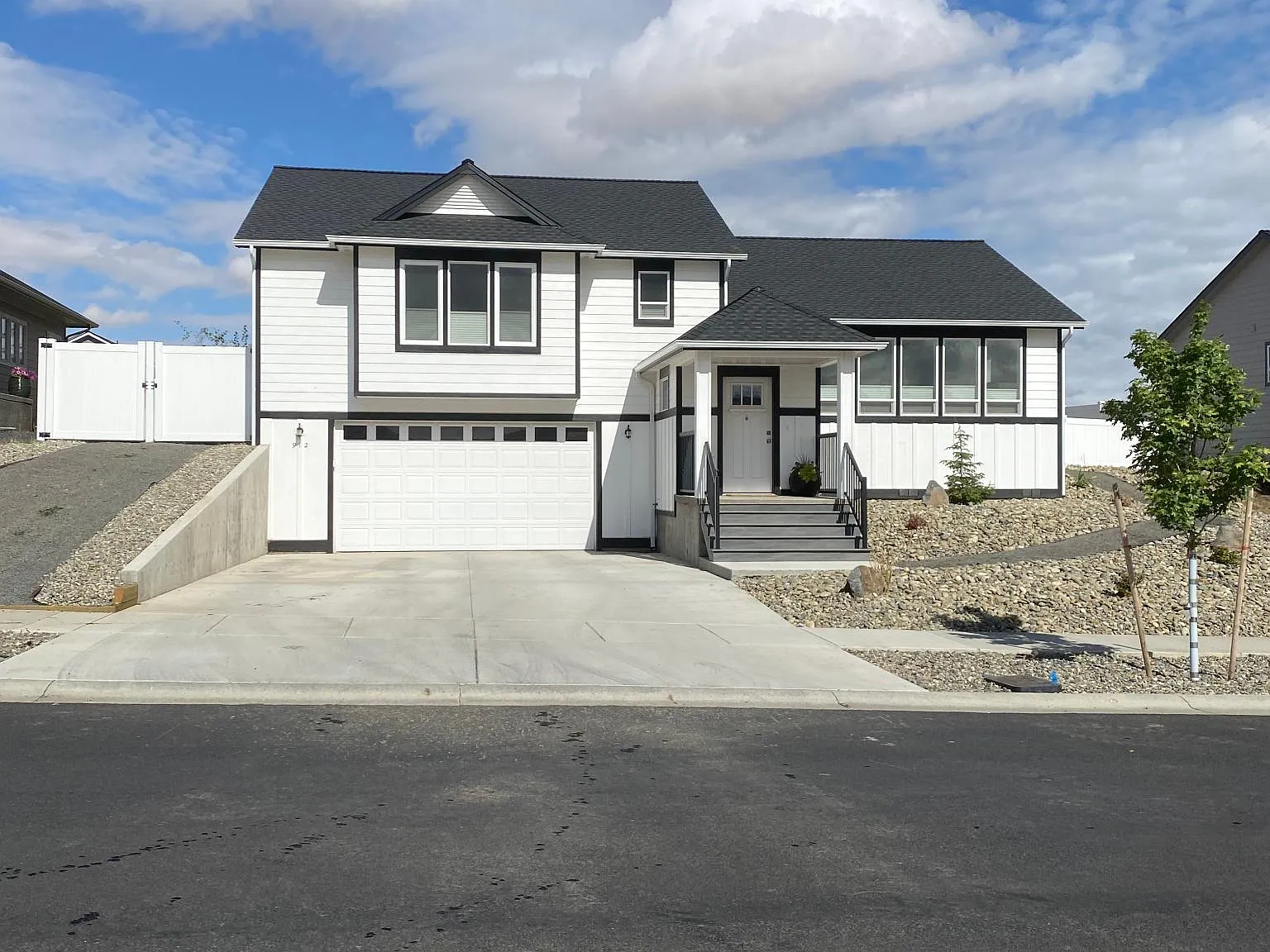 3 bed, 1600 sqft, $2,700 — Photo 1