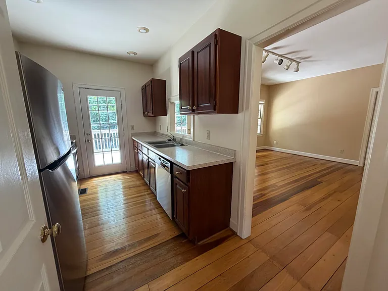 1112 Pepperhill Cir — Photo 7
