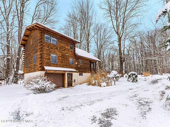 3rd image of 218 Barberry Ln