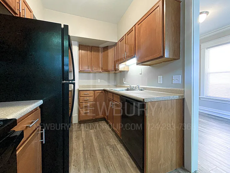 303-317 Wilson Ave — Photo 15
