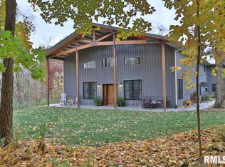 901 S Summit Dr, Washington, IL 61571