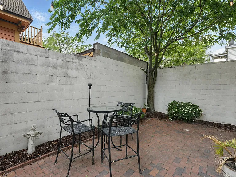 221 E Park Ave — Photo 56