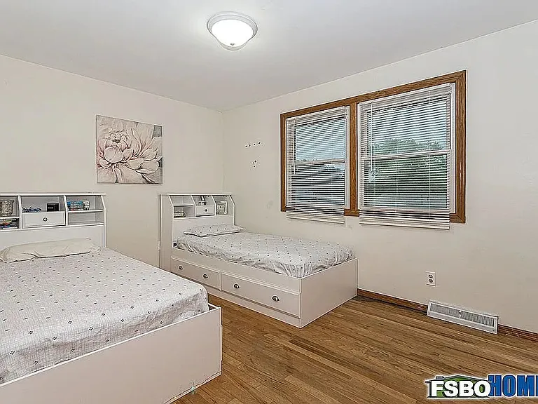 2615 Hawthorne Dr — Photo 13