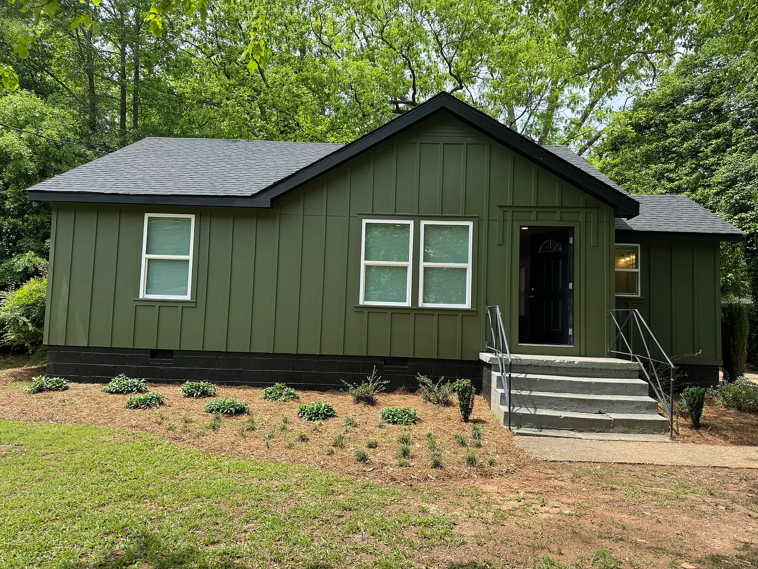 3 bed, 1.5 bath, 940 sqft, $1,995 — Photo 1