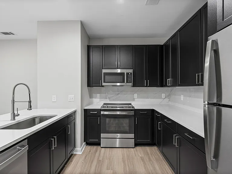The Avery on Southwestern — Photo 15