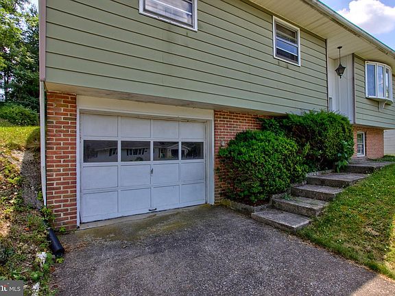 3rd image of 5613 Akron Dr
