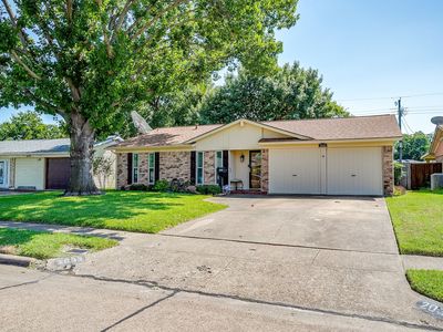 2032 Meadow Gln, Irving, TX, 75060