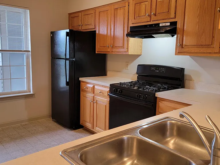 2097 Shady Oak Dr — Photo 6