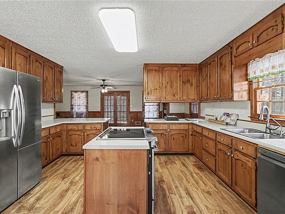 5th image of 1011 Paul Aiken Rd