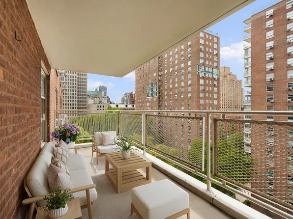 90 La Salle Street image 3 of 22