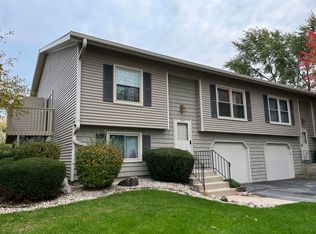 10401 W Parkcrest Cir, Franklin, WI 53132