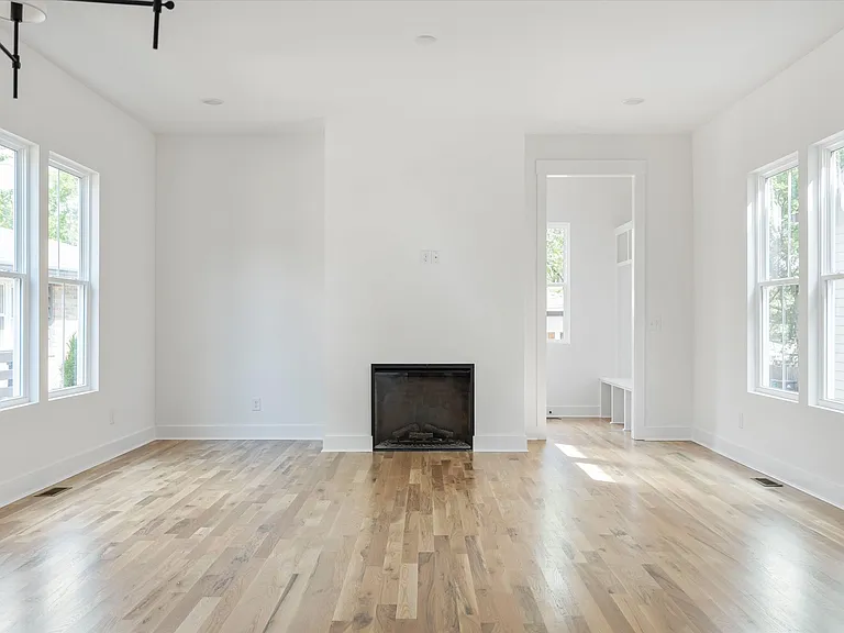 2830 Clifton Ave — Photo 32
