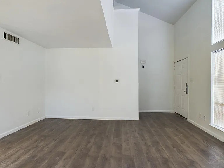 2124 Burton Dr #140 — Photo 7