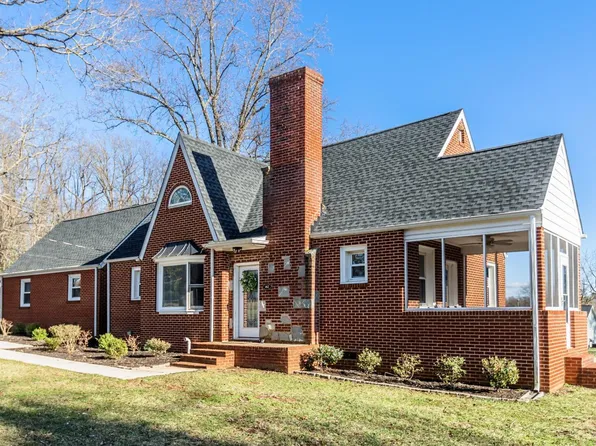 462 Oakleigh Ave, Appomattox, VA 24522
