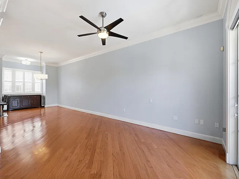 542 NE 7th Ave #2 — Photo 9
