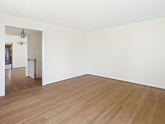 5th image of 3605 Birchwood Ln