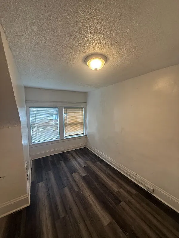 5 bed, 3.0 bath, 1427 sqft, $1,300 — Photo 3