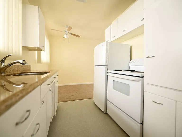 1555 Madison St — Photo 5