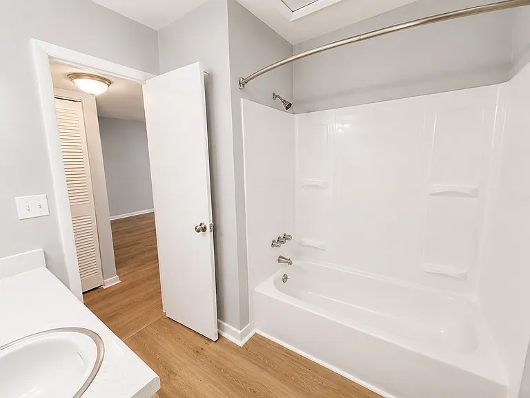 420 Fairfax Dr #C — Photo 10