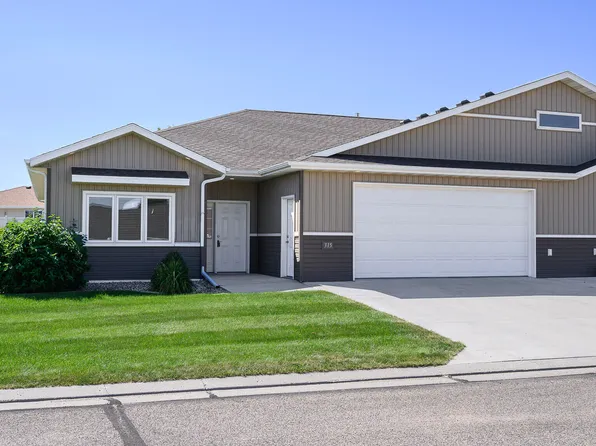 315 Buckskin Loop, Bismarck, ND 58503