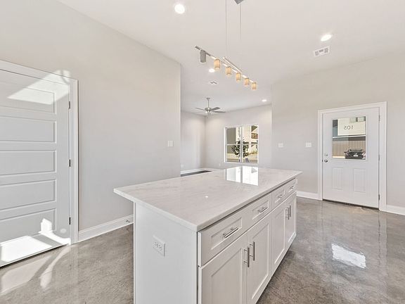4th image of 105 Firethorn Dr