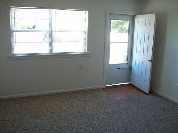 3rd image of 128 Christa Dr