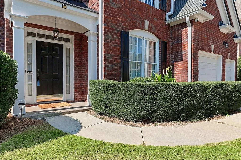 5 bed, 3.0 bath, 2848 sqft, $2,995 — Photo 2