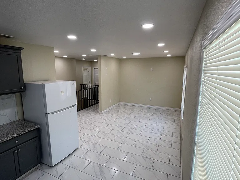 1015 Collins Ave #B — Photo 2