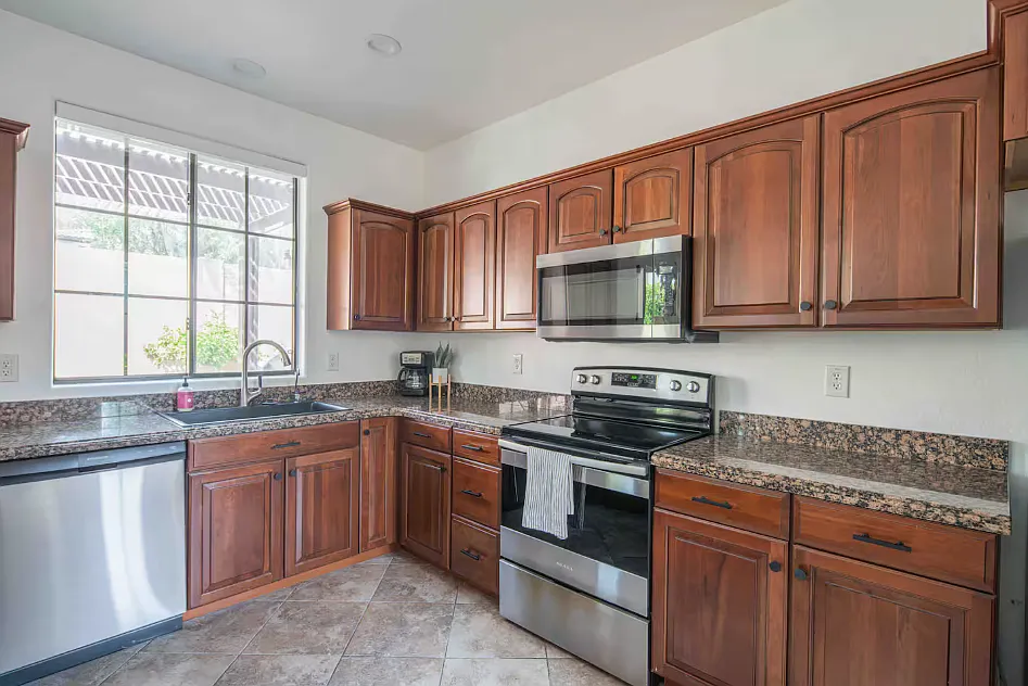 4 bed, 2.5 bath, 2092 sqft, $3,800 — Photo 3