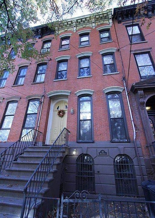 3 floors of living space in the heart of Jersey City!
