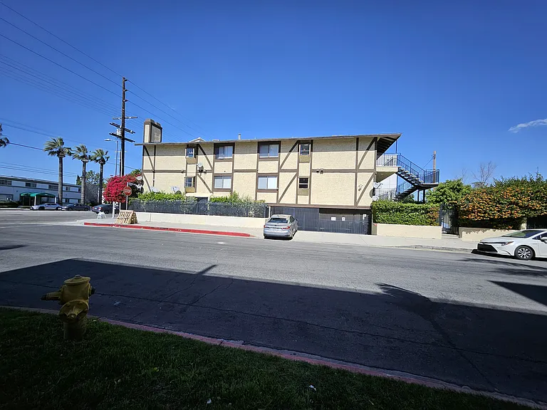 7504 Sepulveda Blvd #103 — Photo 31