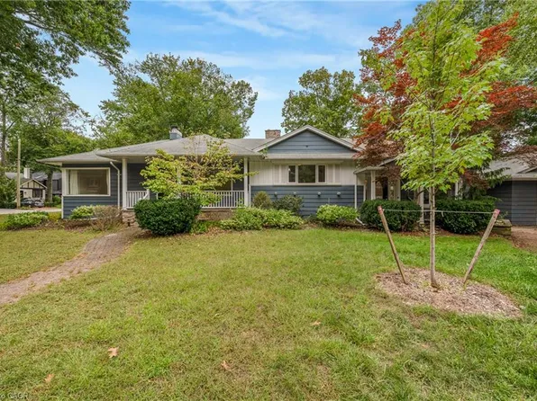 374 Spruce St, Oakville, ON L6J 2H3