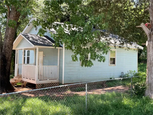 31 Sirrine St, Seneca, SC 29678
