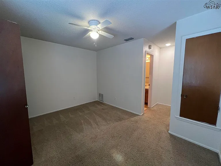 4501 Mistletoe Dr — Photo 11