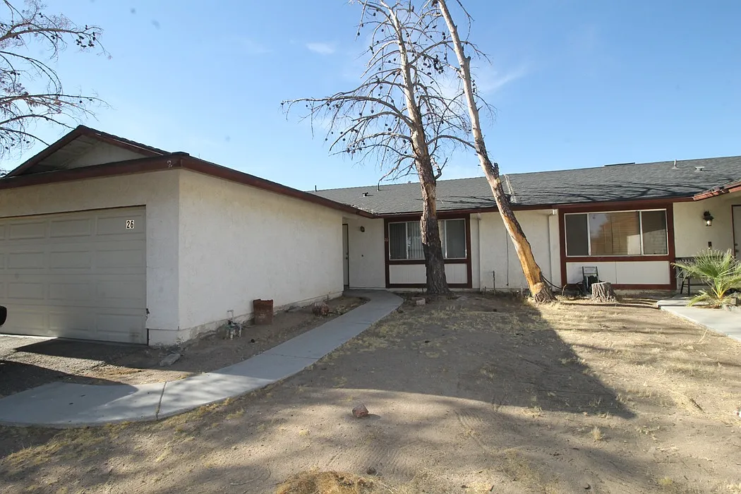 Higgins Rd, Barstow — Photo 1