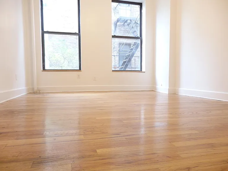 415 W 47th St #2WR — Photo 2