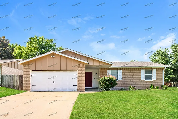 606 E Toledo Pl — Photo 1