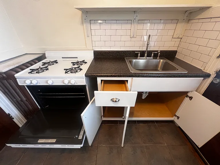 Appliances and cabinets are clean :-)