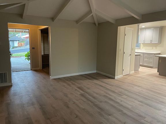 4th image of 411 Willamette Dr