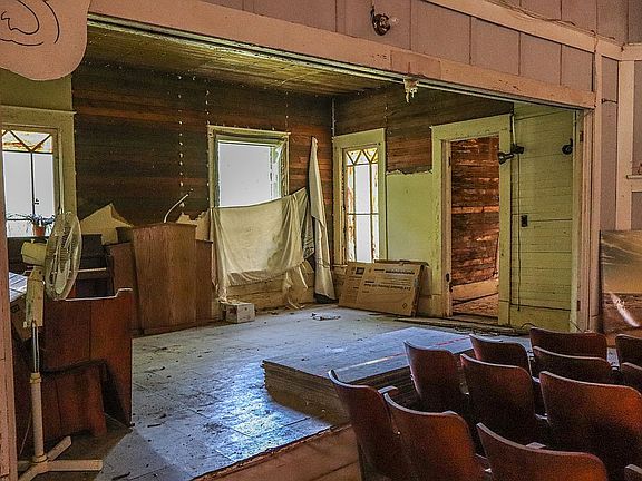 4th image of 311 E Dallas Ave