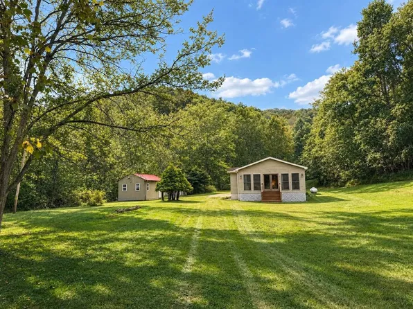 1733 Barnes Run Rd, Mount Zion, WV 26151