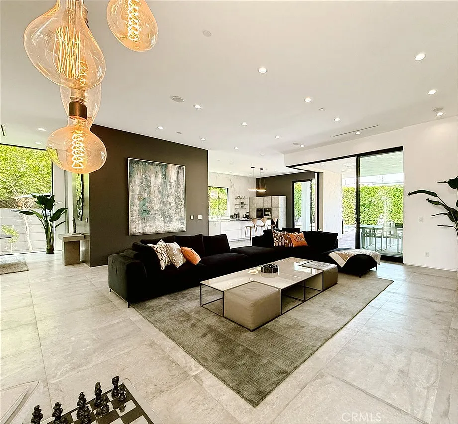 5 bed, 4567 sqft, $42,000 — Photo 3